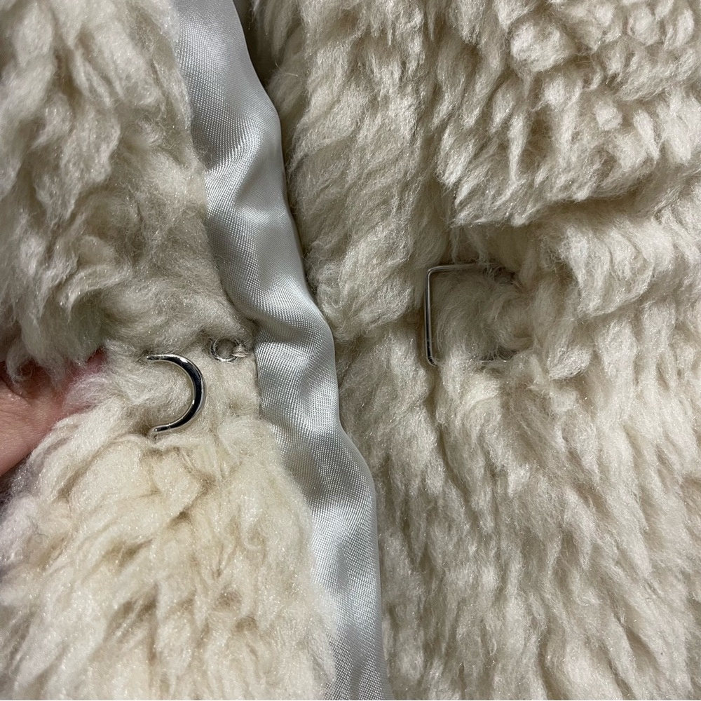 Conner Ives | NWT! Fur Chubby Gilet Size: Medium - Picture 4 of 9